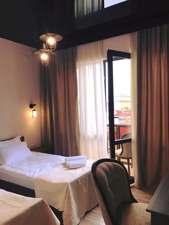Hôtel Lazika à Zugdidi Extérieur photo